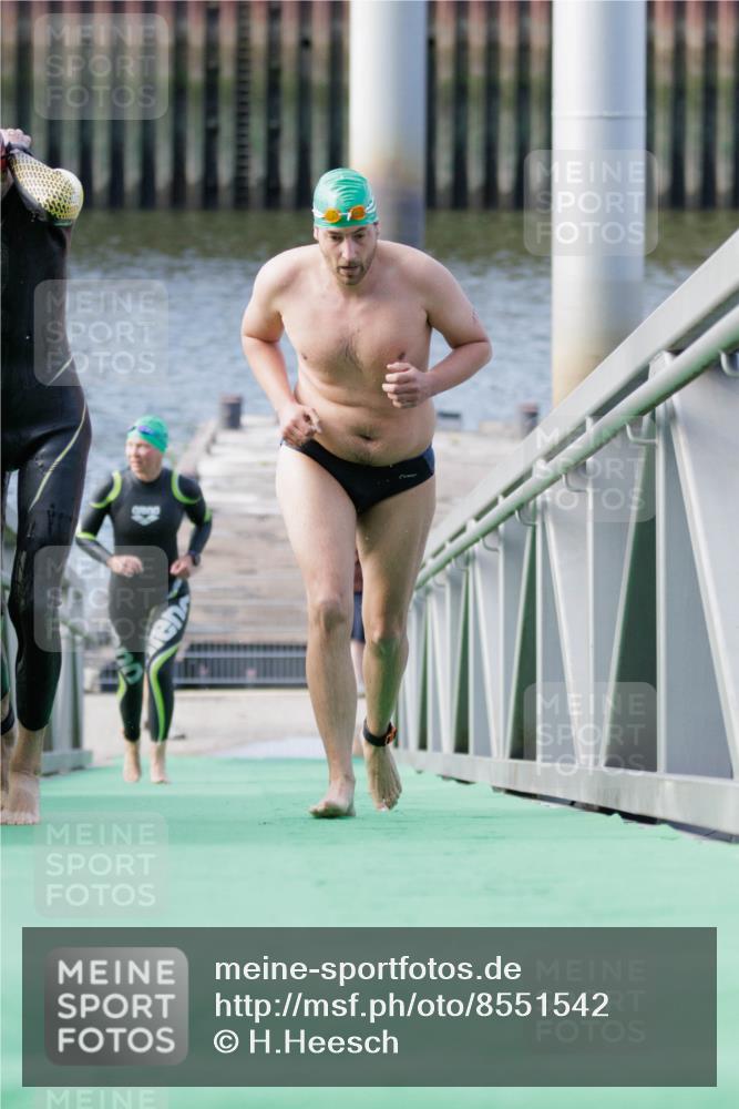 10.08.2025 - GEWOBA Citytriathlon Bremen H.Heesch http://msf.ph/oto/8551542 10.08.2025 10:23:44 Schwimmen 97, 159 meine-sportfotos.de
