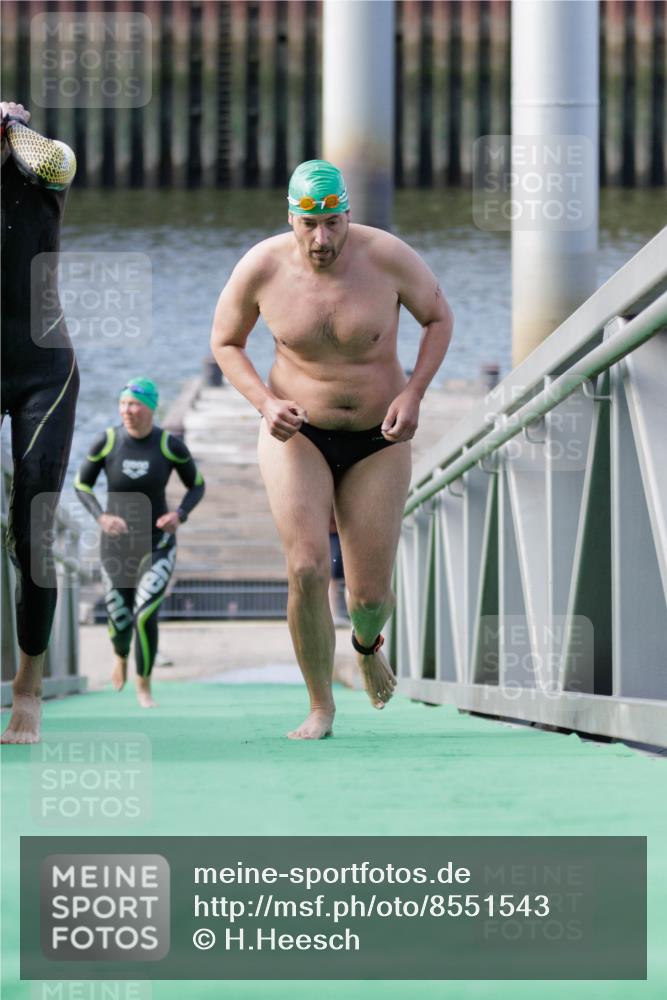 10.08.2025 - GEWOBA Citytriathlon Bremen H.Heesch http://msf.ph/oto/8551543 10.08.2025 10:23:44 Schwimmen 97, 159 meine-sportfotos.de