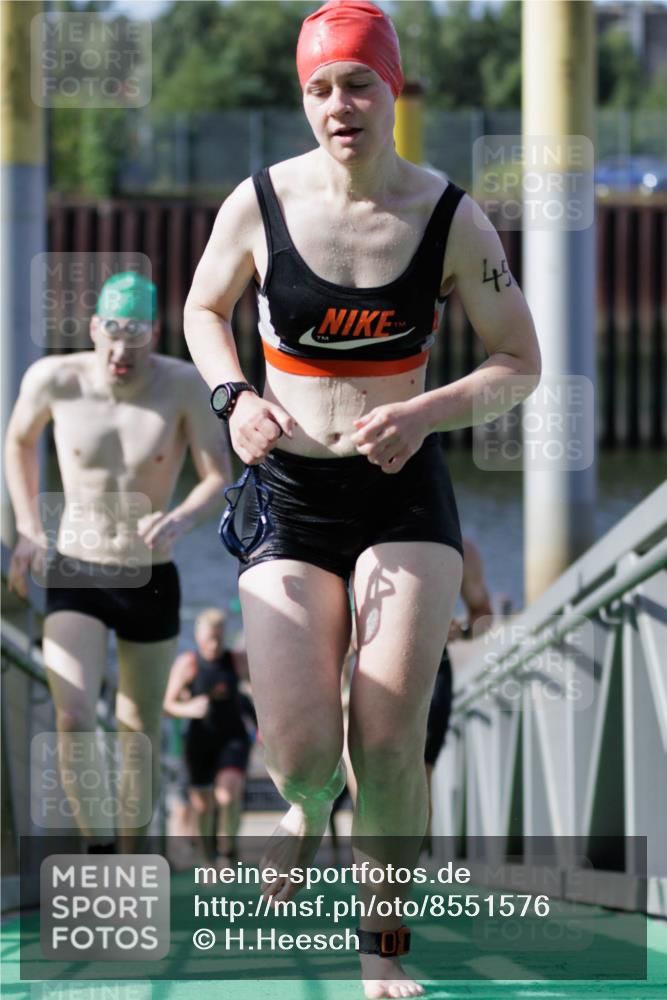 10.08.2025 - GEWOBA Citytriathlon Bremen H.Heesch http://msf.ph/oto/8551576 10.08.2025 10:24:04 Schwimmen 21, 49, 239, 245, 458, 485, 501 meine-sportfotos.de