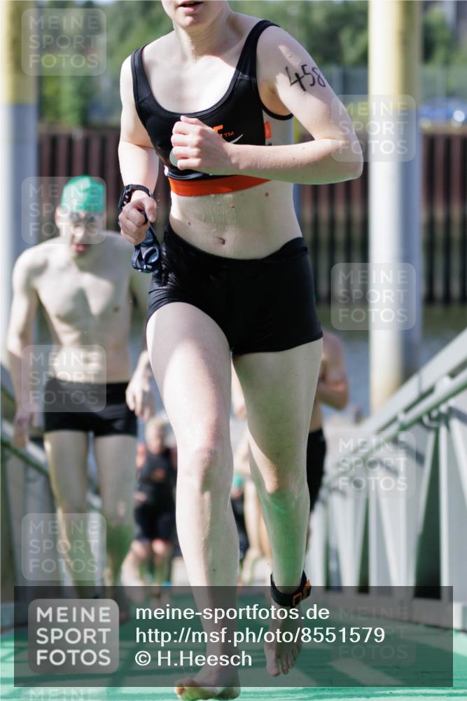 10.08.2025 - GEWOBA Citytriathlon Bremen H.Heesch http://msf.ph/oto/8551579 10.08.2025 10:24:05 Schwimmen 21, 49, 239, 245, 458, 485, 501 meine-sportfotos.de