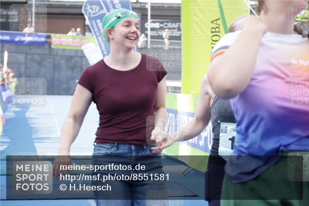 10.08.2025 - GEWOBA Citytriathlon Bremen H.Heesch http://msf.ph/oto/8551581 10.08.2025 11:47:06 Ziel 73, 113, 217 meine-sportfotos.de