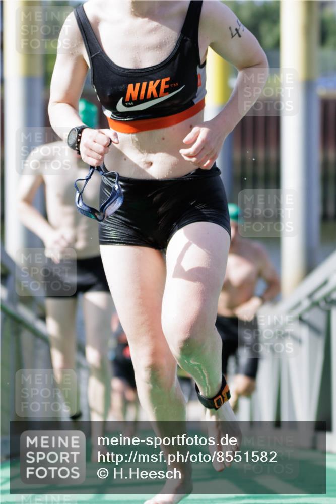 10.08.2025 - GEWOBA Citytriathlon Bremen H.Heesch http://msf.ph/oto/8551582 10.08.2025 10:24:05 Schwimmen 21, 49, 239, 245, 458, 485, 501 meine-sportfotos.de