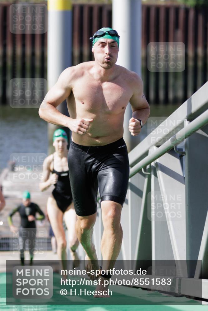 10.08.2025 - GEWOBA Citytriathlon Bremen H.Heesch http://msf.ph/oto/8551583 10.08.2025 10:24:06 Schwimmen 21, 49, 239, 245, 458, 485, 501 meine-sportfotos.de