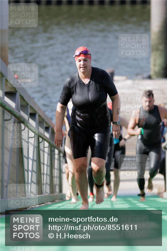10.08.2025 - GEWOBA Citytriathlon Bremen H.Heesch http://msf.ph/oto/8551611 10.08.2025 10:24:17 Schwimmen 29, 127, 245, 402, 435, 440, 463, 475, 485, 496 meine-sportfotos.de
