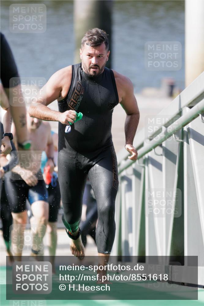 10.08.2025 - GEWOBA Citytriathlon Bremen H.Heesch http://msf.ph/oto/8551618 10.08.2025 10:24:19 Schwimmen 29, 43, 127, 402, 435, 440, 463, 475, 496 meine-sportfotos.de