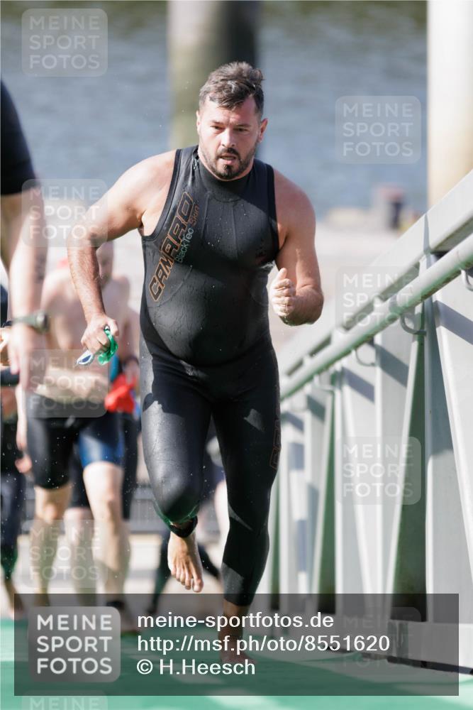 10.08.2025 - GEWOBA Citytriathlon Bremen H.Heesch http://msf.ph/oto/8551620 10.08.2025 10:24:19 Schwimmen 29, 43, 127, 402, 435, 440, 463, 475, 496 meine-sportfotos.de