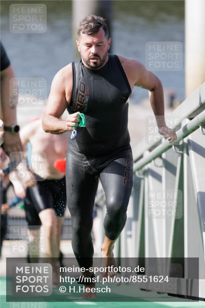 10.08.2025 - GEWOBA Citytriathlon Bremen H.Heesch http://msf.ph/oto/8551624 10.08.2025 10:24:19 Schwimmen 29, 43, 127, 402, 435, 440, 463, 475, 496 meine-sportfotos.de