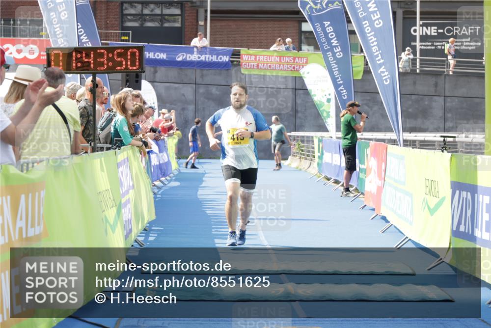10.08.2025 - GEWOBA Citytriathlon Bremen H.Heesch http://msf.ph/oto/8551625 10.08.2025 11:47:32 Ziel 415 meine-sportfotos.de