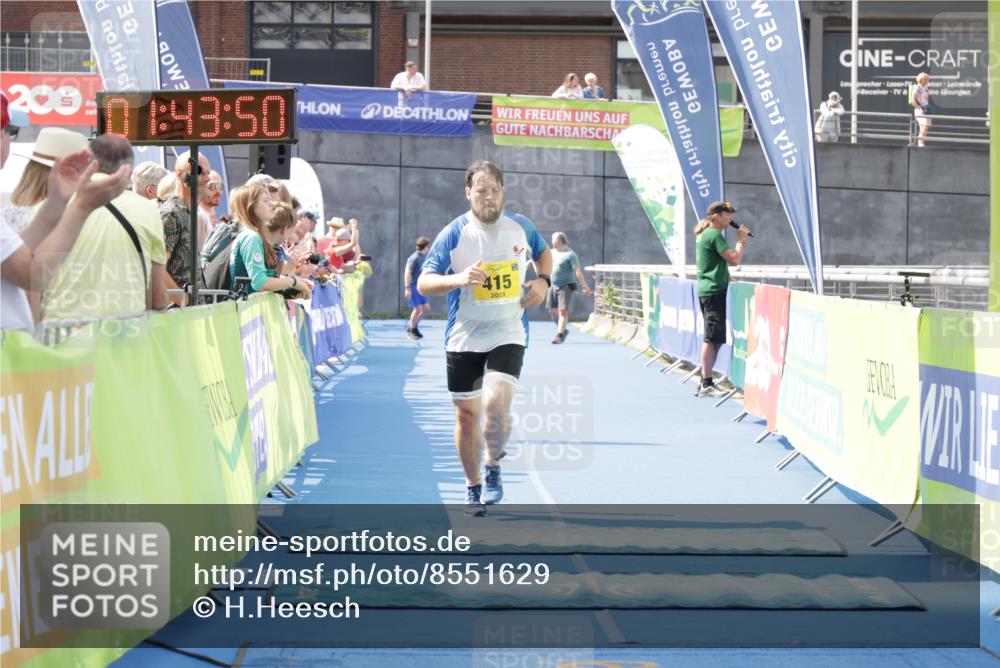 10.08.2025 - GEWOBA Citytriathlon Bremen H.Heesch http://msf.ph/oto/8551629 10.08.2025 11:47:32 Ziel 415 meine-sportfotos.de