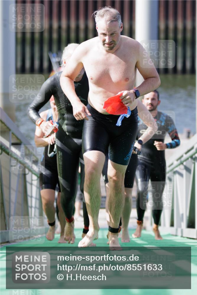 10.08.2025 - GEWOBA Citytriathlon Bremen H.Heesch http://msf.ph/oto/8551633 10.08.2025 10:24:25 Schwimmen 29, 43, 81, 161, 402, 435, 440, 463, 475 meine-sportfotos.de