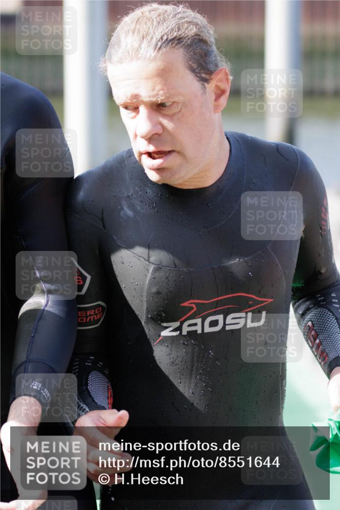 10.08.2025 - GEWOBA Citytriathlon Bremen H.Heesch http://msf.ph/oto/8551644 10.08.2025 10:24:33 Schwimmen 43, 81, 151, 161, 181, 443 meine-sportfotos.de