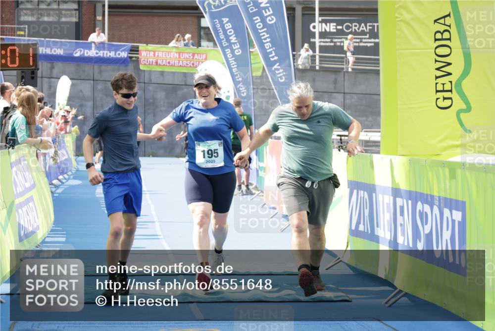 10.08.2025 - GEWOBA Citytriathlon Bremen H.Heesch http://msf.ph/oto/8551648 10.08.2025 11:47:43 Ziel 195 meine-sportfotos.de