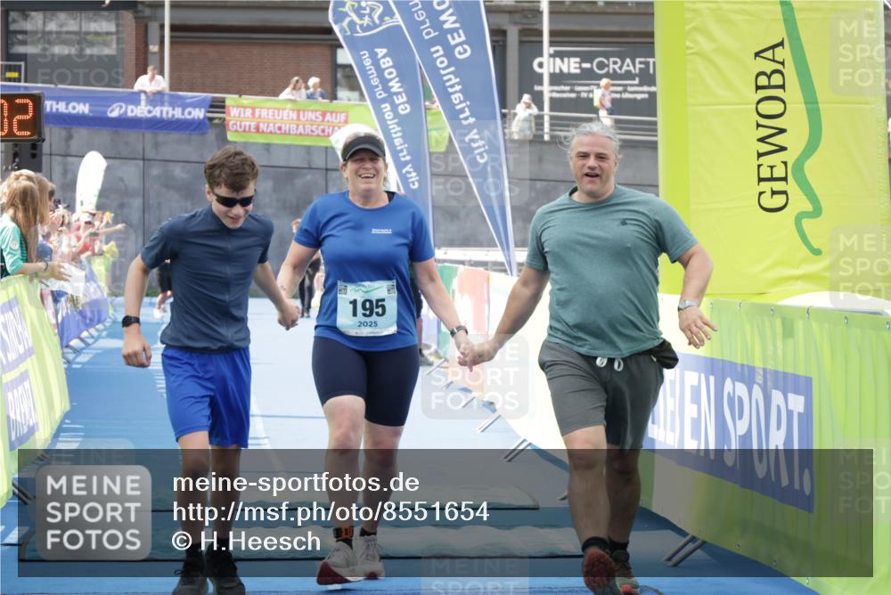 10.08.2025 - GEWOBA Citytriathlon Bremen H.Heesch http://msf.ph/oto/8551654 10.08.2025 11:47:44 Ziel 195 meine-sportfotos.de