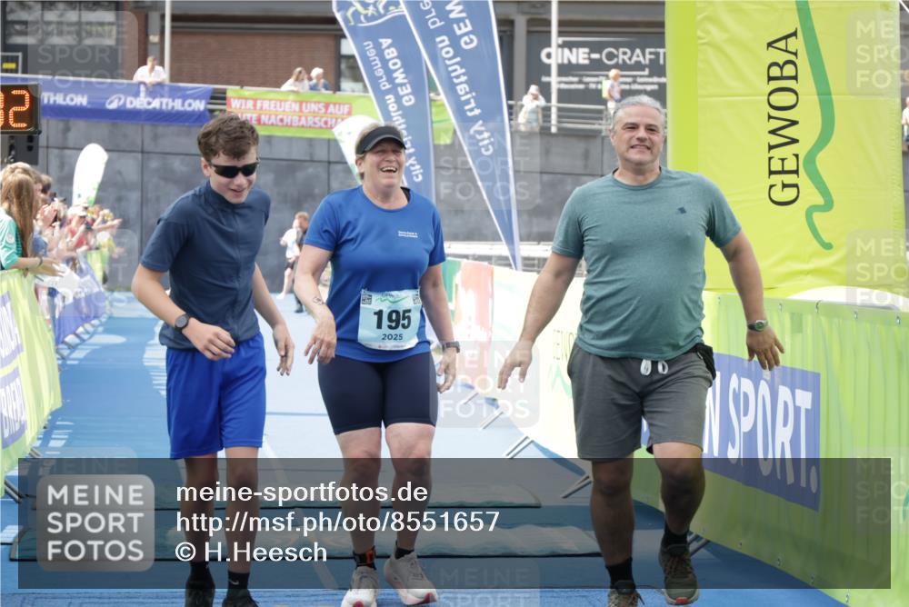 10.08.2025 - GEWOBA Citytriathlon Bremen H.Heesch http://msf.ph/oto/8551657 10.08.2025 11:47:44 Ziel 195 meine-sportfotos.de