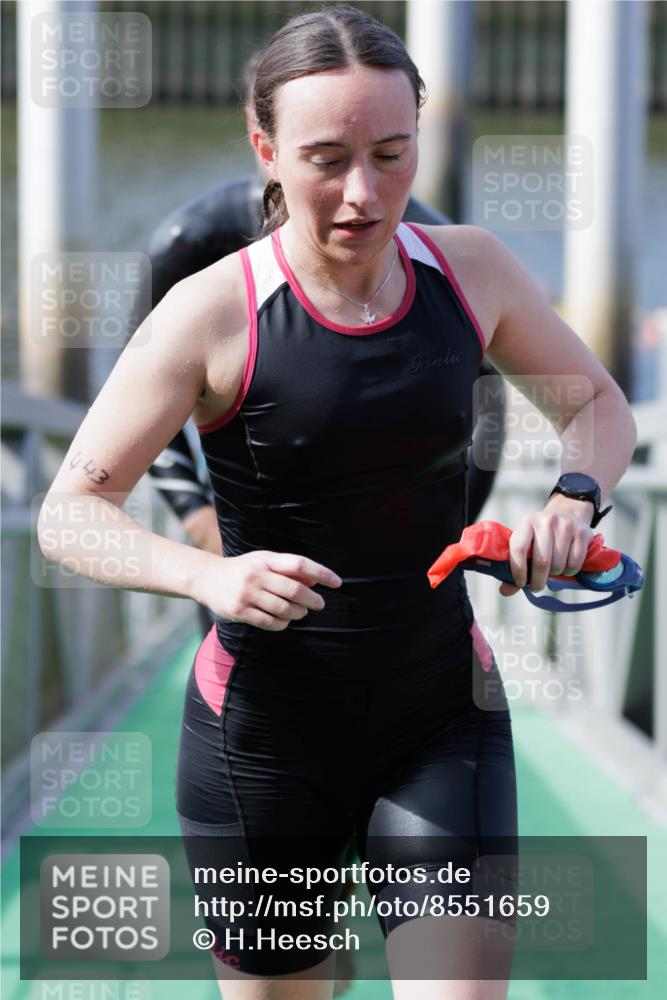 10.08.2025 - GEWOBA Citytriathlon Bremen H.Heesch http://msf.ph/oto/8551659 10.08.2025 10:24:40 Schwimmen 109, 151, 181, 443 meine-sportfotos.de