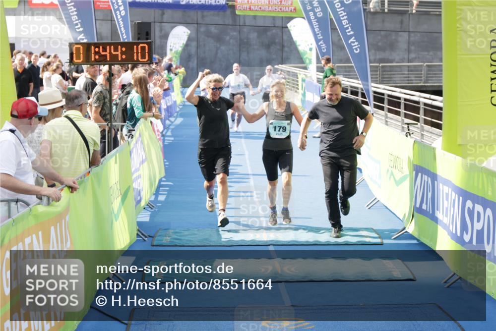 10.08.2025 - GEWOBA Citytriathlon Bremen H.Heesch http://msf.ph/oto/8551664 10.08.2025 11:47:52 Ziel 9, 179 meine-sportfotos.de