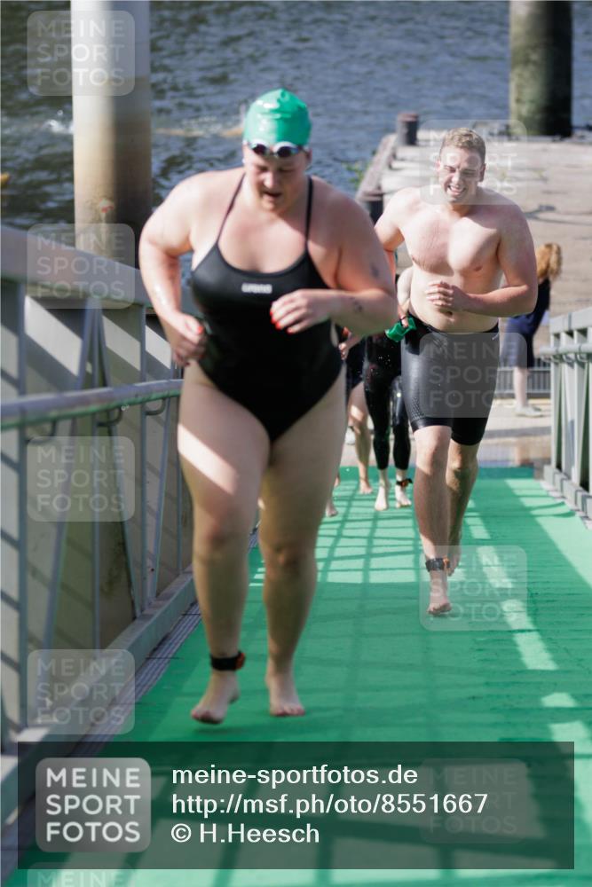 10.08.2025 - GEWOBA Citytriathlon Bremen H.Heesch http://msf.ph/oto/8551667 10.08.2025 10:24:47 Schwimmen 83, 99, 109, 115, 137, 151, 225, 499 meine-sportfotos.de