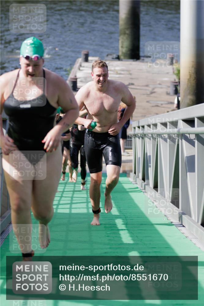 10.08.2025 - GEWOBA Citytriathlon Bremen H.Heesch http://msf.ph/oto/8551670 10.08.2025 10:24:47 Schwimmen 83, 99, 109, 115, 137, 151, 225, 499 meine-sportfotos.de