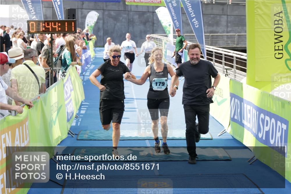 10.08.2025 - GEWOBA Citytriathlon Bremen H.Heesch http://msf.ph/oto/8551671 10.08.2025 11:47:53 Ziel 9, 179 meine-sportfotos.de