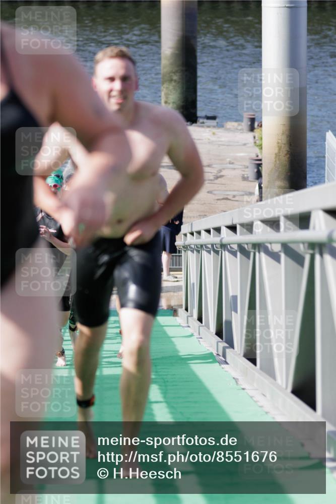 10.08.2025 - GEWOBA Citytriathlon Bremen H.Heesch http://msf.ph/oto/8551676 10.08.2025 10:24:49 Schwimmen 83, 99, 109, 115, 137, 225, 499 meine-sportfotos.de