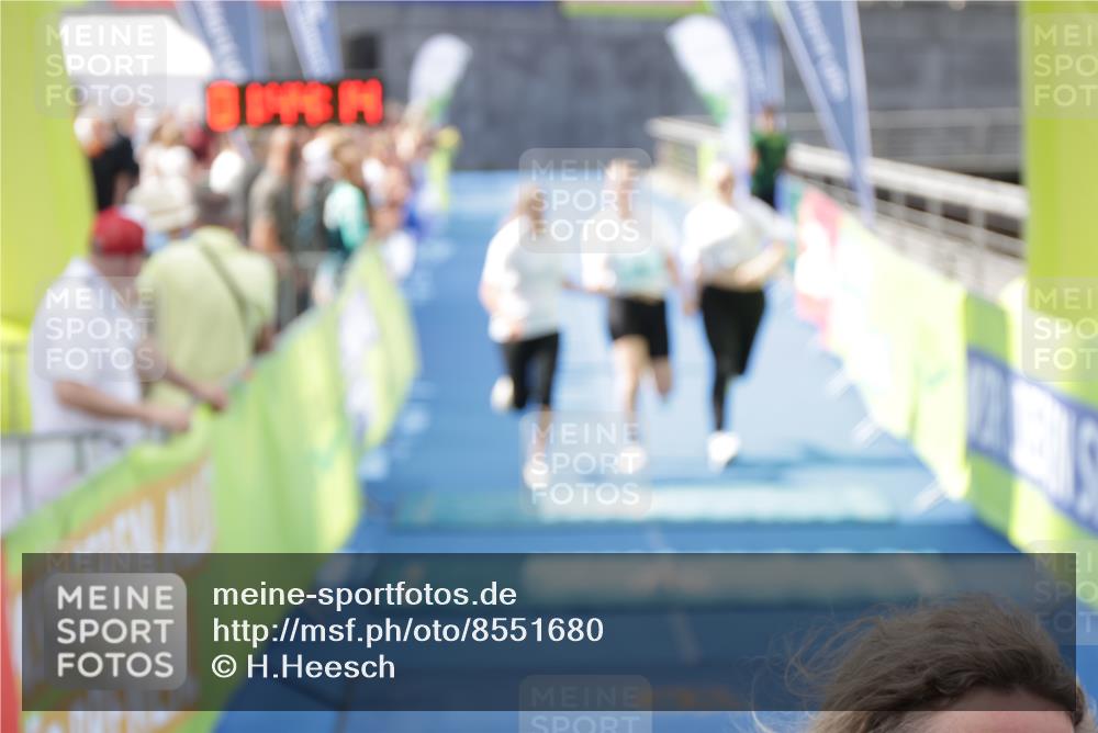 10.08.2025 - GEWOBA Citytriathlon Bremen H.Heesch http://msf.ph/oto/8551680 10.08.2025 11:47:56 Ziel 9, 179 meine-sportfotos.de