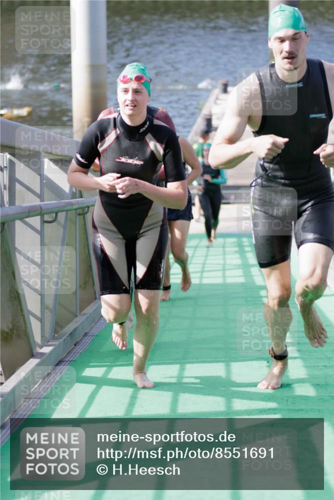 10.08.2025 - GEWOBA Citytriathlon Bremen H.Heesch http://msf.ph/oto/8551691 10.08.2025 10:24:53 Schwimmen 83, 99, 115, 137, 225, 241, 499 meine-sportfotos.de