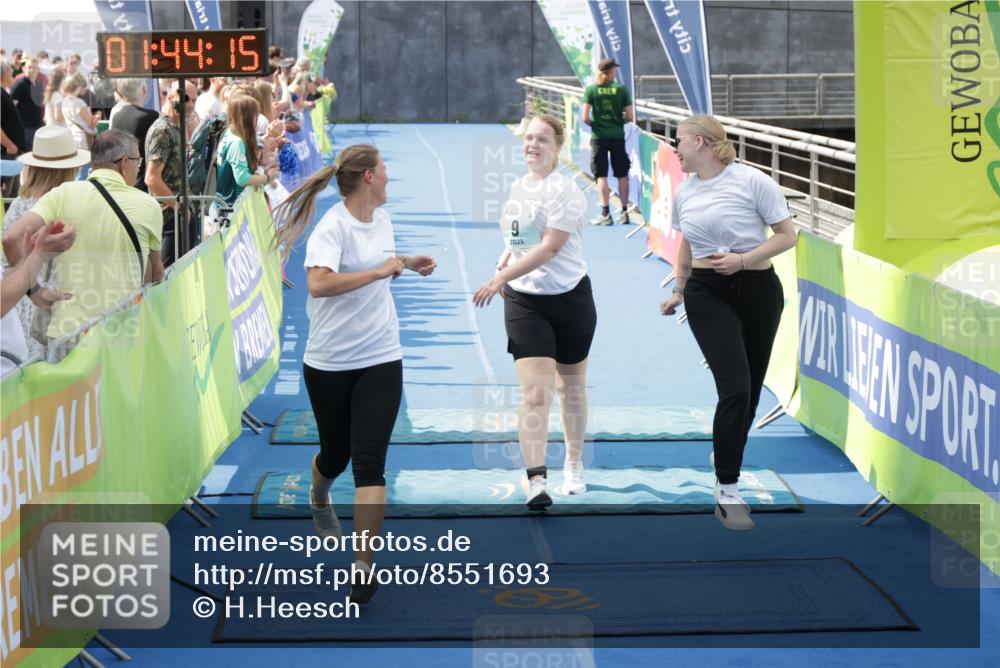 10.08.2025 - GEWOBA Citytriathlon Bremen H.Heesch http://msf.ph/oto/8551693 10.08.2025 11:47:57 Ziel 9, 179 meine-sportfotos.de