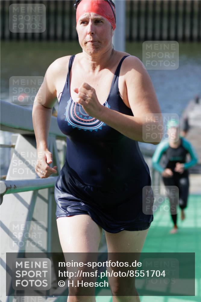 10.08.2025 - GEWOBA Citytriathlon Bremen H.Heesch http://msf.ph/oto/8551704 10.08.2025 10:24:57 Schwimmen 83, 99, 137, 225, 241, 499 meine-sportfotos.de