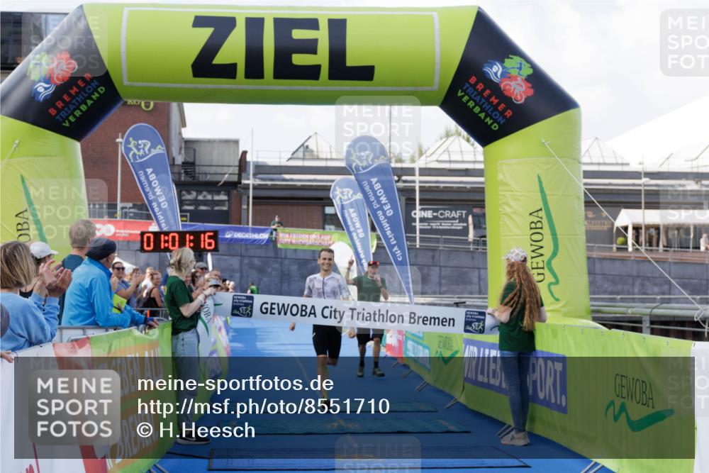 10.08.2025 - GEWOBA Citytriathlon Bremen H.Heesch http://msf.ph/oto/8551710 10.08.2025 11:04:58 Ziel 375 meine-sportfotos.de
