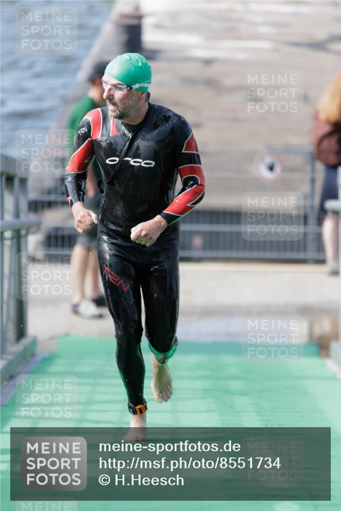 10.08.2025 - GEWOBA Citytriathlon Bremen H.Heesch http://msf.ph/oto/8551734 10.08.2025 10:25:11 Schwimmen 117 meine-sportfotos.de