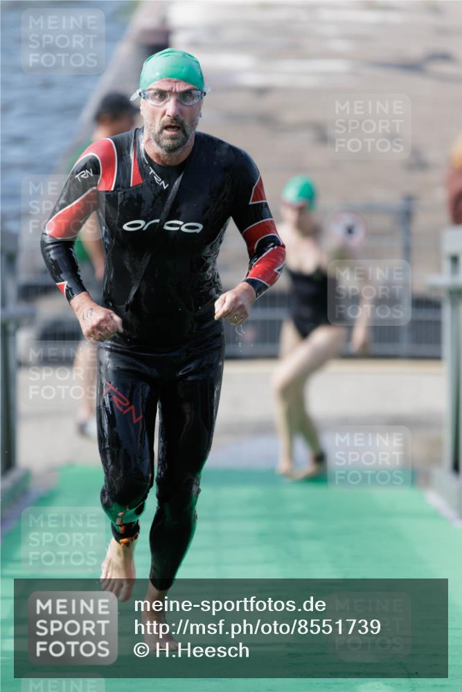 10.08.2025 - GEWOBA Citytriathlon Bremen H.Heesch http://msf.ph/oto/8551739 10.08.2025 10:25:12 Schwimmen 117 meine-sportfotos.de