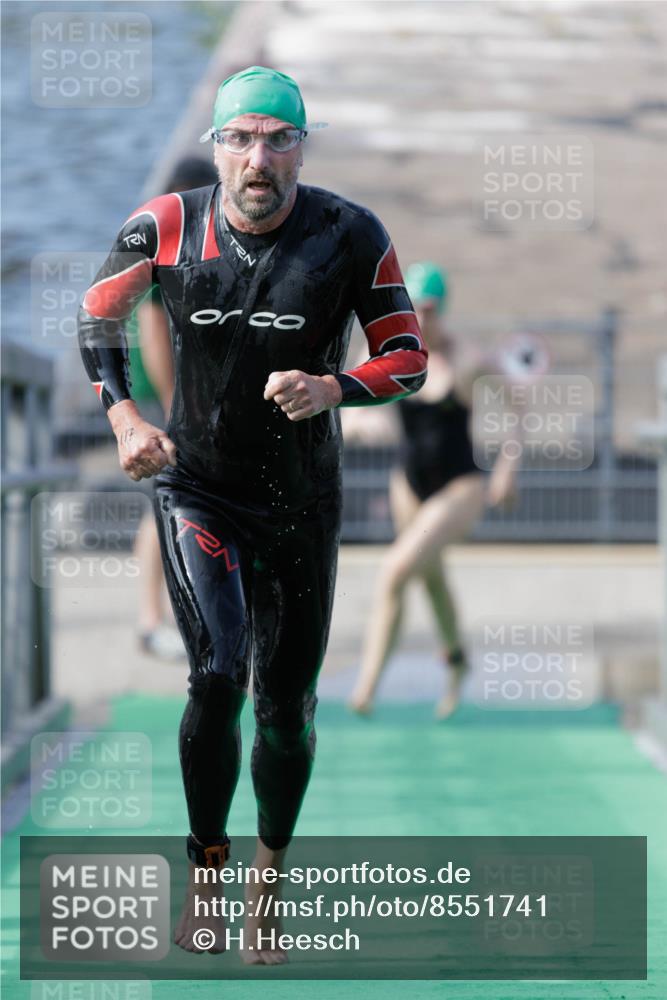 10.08.2025 - GEWOBA Citytriathlon Bremen H.Heesch http://msf.ph/oto/8551741 10.08.2025 10:25:12 Schwimmen 117 meine-sportfotos.de