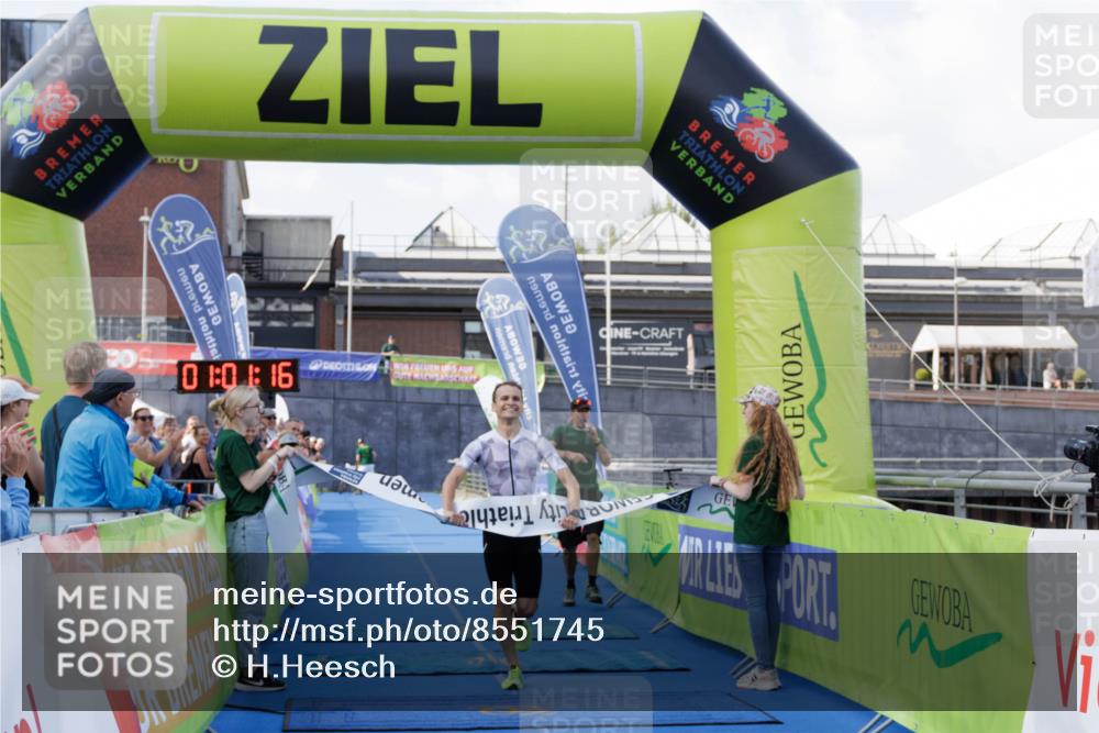 10.08.2025 - GEWOBA Citytriathlon Bremen H.Heesch http://msf.ph/oto/8551745 10.08.2025 11:04:58 Ziel 375 meine-sportfotos.de