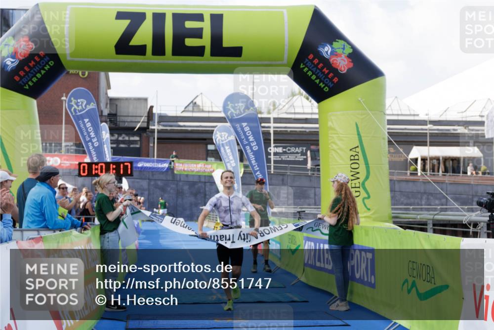 10.08.2025 - GEWOBA Citytriathlon Bremen H.Heesch http://msf.ph/oto/8551747 10.08.2025 11:04:58 Ziel 375 meine-sportfotos.de