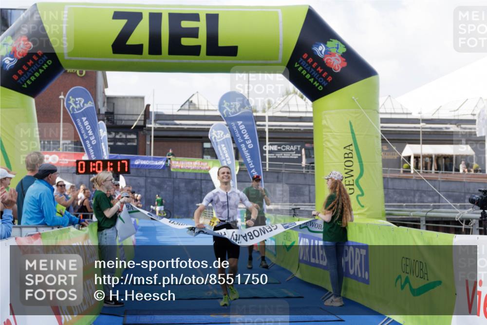 10.08.2025 - GEWOBA Citytriathlon Bremen H.Heesch http://msf.ph/oto/8551750 10.08.2025 11:04:58 Ziel 375 meine-sportfotos.de