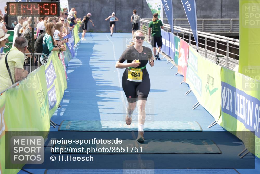 10.08.2025 - GEWOBA Citytriathlon Bremen H.Heesch http://msf.ph/oto/8551751 10.08.2025 11:48:32 Ziel 484 meine-sportfotos.de