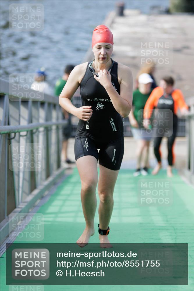 10.08.2025 - GEWOBA Citytriathlon Bremen H.Heesch http://msf.ph/oto/8551755 10.08.2025 10:25:31 Schwimmen 472 meine-sportfotos.de