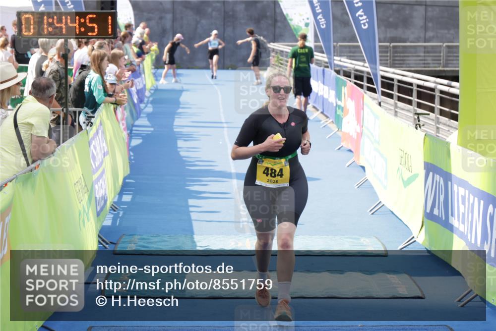 10.08.2025 - GEWOBA Citytriathlon Bremen H.Heesch http://msf.ph/oto/8551759 10.08.2025 11:48:32 Ziel 484 meine-sportfotos.de