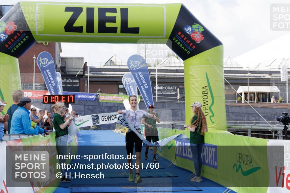 10.08.2025 - GEWOBA Citytriathlon Bremen H.Heesch http://msf.ph/oto/8551760 10.08.2025 11:04:59 Ziel 375 meine-sportfotos.de