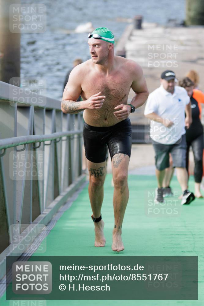 10.08.2025 - GEWOBA Citytriathlon Bremen H.Heesch http://msf.ph/oto/8551767 10.08.2025 10:25:39 Schwimmen 147 meine-sportfotos.de