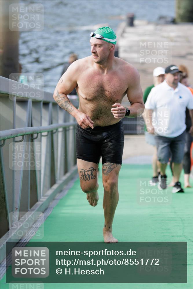 10.08.2025 - GEWOBA Citytriathlon Bremen H.Heesch http://msf.ph/oto/8551772 10.08.2025 10:25:40 Schwimmen 87, 147 meine-sportfotos.de