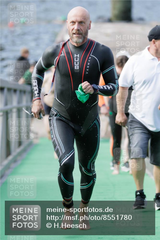 10.08.2025 - GEWOBA Citytriathlon Bremen H.Heesch http://msf.ph/oto/8551780 10.08.2025 10:25:46 Schwimmen 87, 145, 147 meine-sportfotos.de