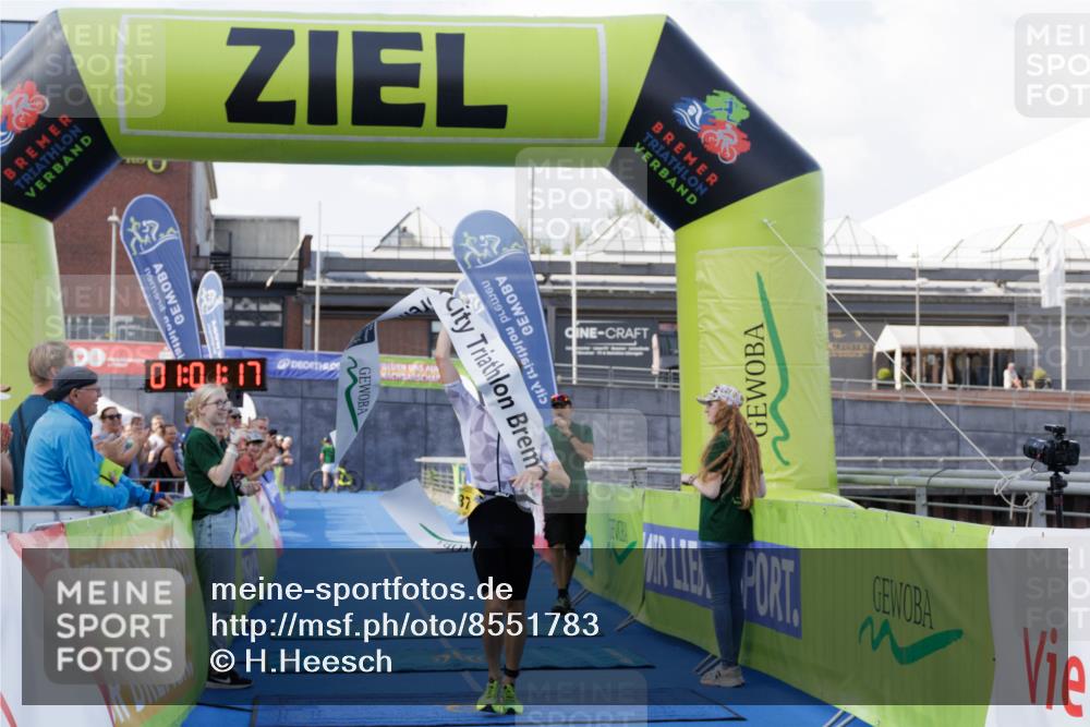 10.08.2025 - GEWOBA Citytriathlon Bremen H.Heesch http://msf.ph/oto/8551783 10.08.2025 11:04:59 Ziel 375 meine-sportfotos.de