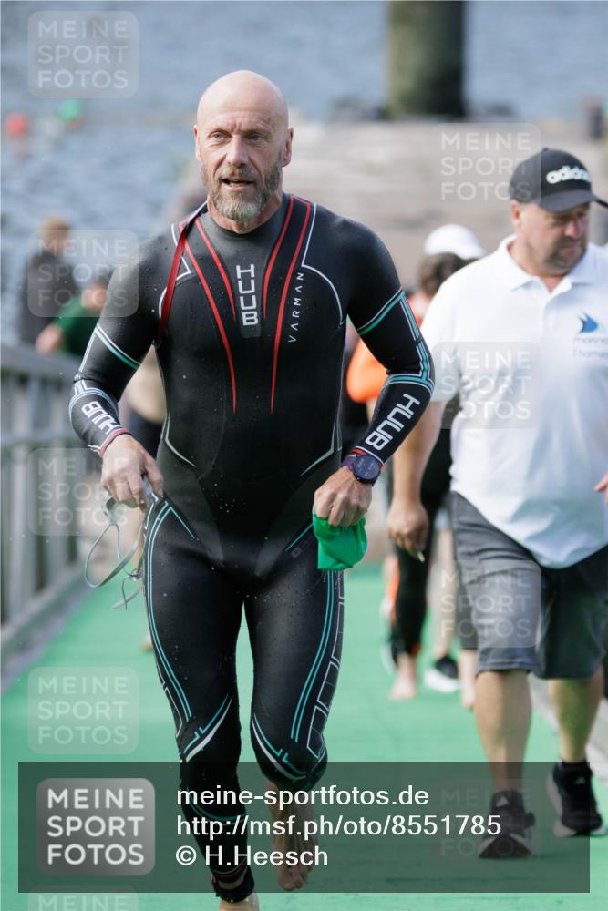 10.08.2025 - GEWOBA Citytriathlon Bremen H.Heesch http://msf.ph/oto/8551785 10.08.2025 10:25:46 Schwimmen 87, 145, 147 meine-sportfotos.de