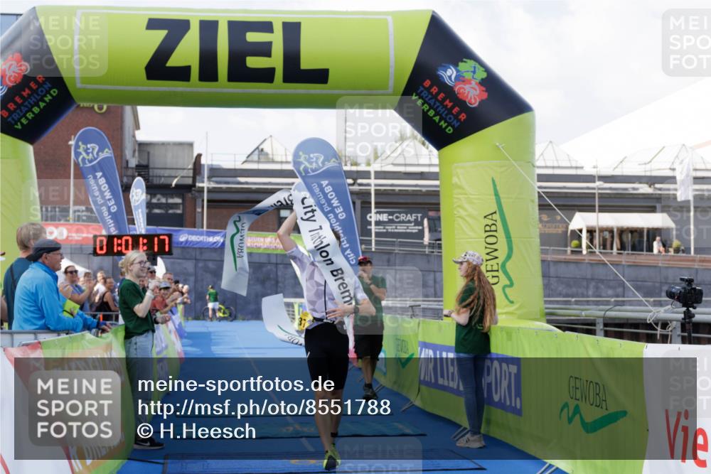 10.08.2025 - GEWOBA Citytriathlon Bremen H.Heesch http://msf.ph/oto/8551788 10.08.2025 11:04:59 Ziel 375 meine-sportfotos.de