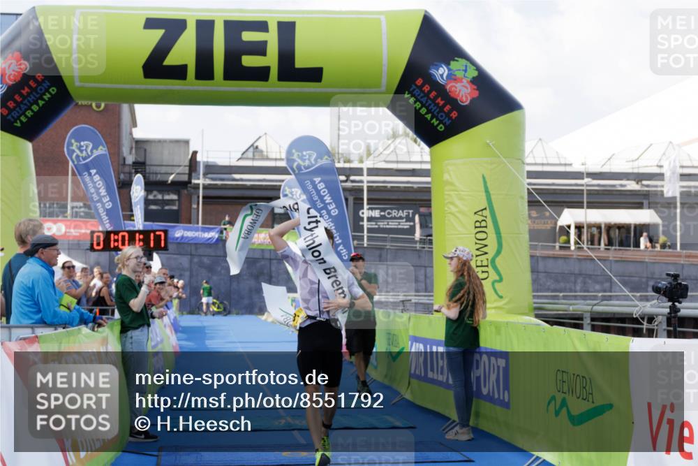 10.08.2025 - GEWOBA Citytriathlon Bremen H.Heesch http://msf.ph/oto/8551792 10.08.2025 11:04:59 Ziel 375 meine-sportfotos.de
