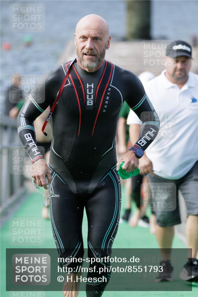 10.08.2025 - GEWOBA Citytriathlon Bremen H.Heesch http://msf.ph/oto/8551793 10.08.2025 10:25:46 Schwimmen 87, 145, 147 meine-sportfotos.de