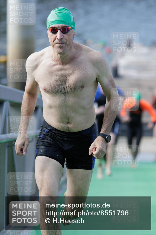 10.08.2025 - GEWOBA Citytriathlon Bremen H.Heesch http://msf.ph/oto/8551796 10.08.2025 10:25:49 Schwimmen 85, 87, 145, 147 meine-sportfotos.de