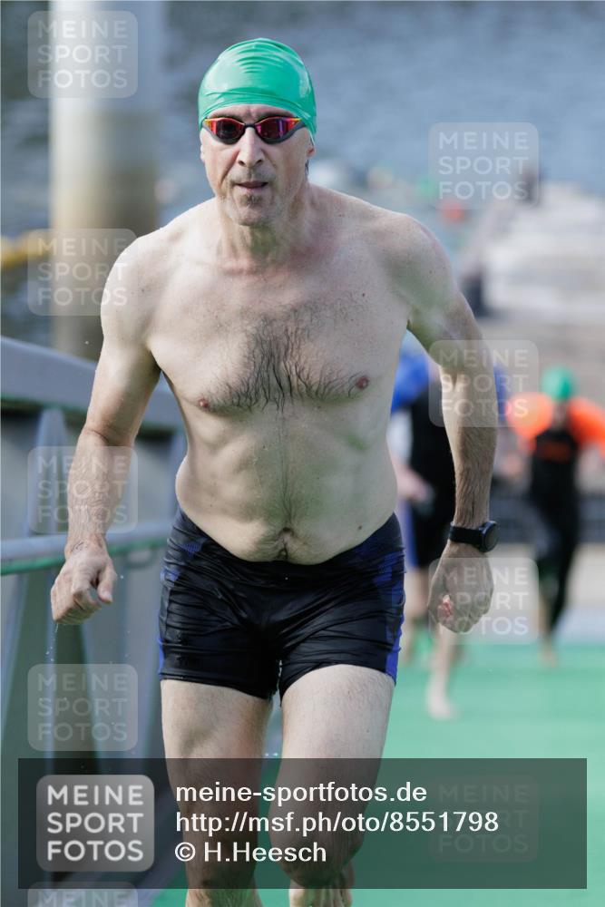 10.08.2025 - GEWOBA Citytriathlon Bremen H.Heesch http://msf.ph/oto/8551798 10.08.2025 10:25:49 Schwimmen 85, 87, 145, 147 meine-sportfotos.de