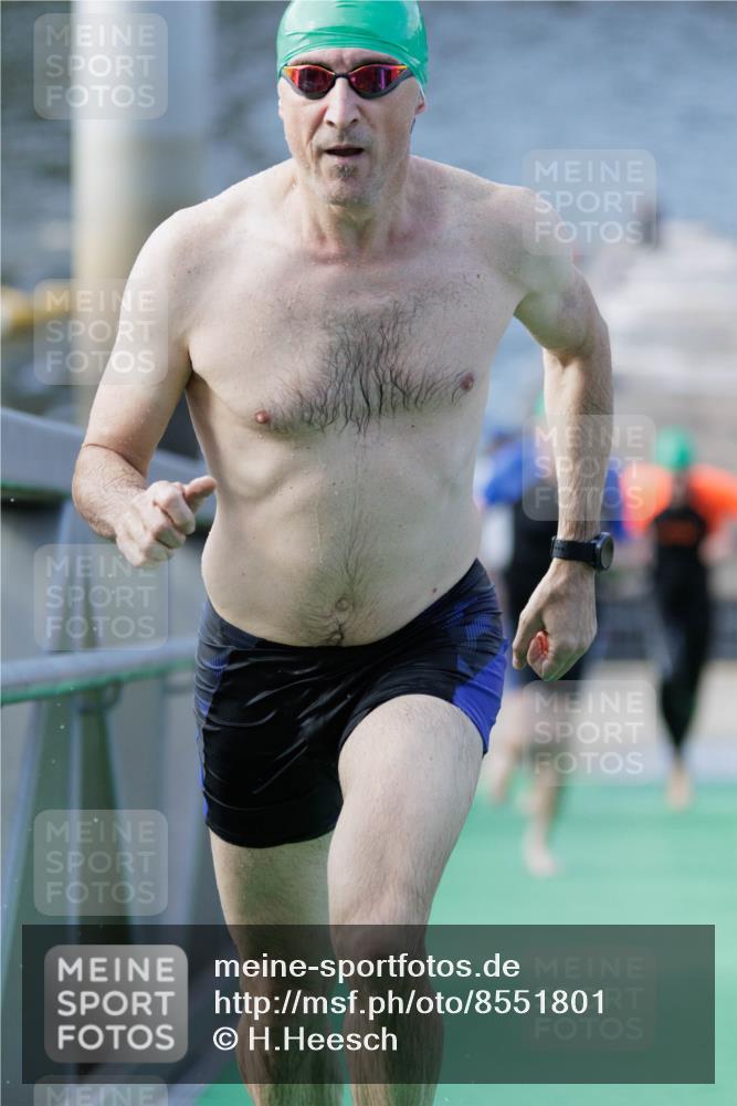 10.08.2025 - GEWOBA Citytriathlon Bremen H.Heesch http://msf.ph/oto/8551801 10.08.2025 10:25:49 Schwimmen 85, 87, 145, 147 meine-sportfotos.de